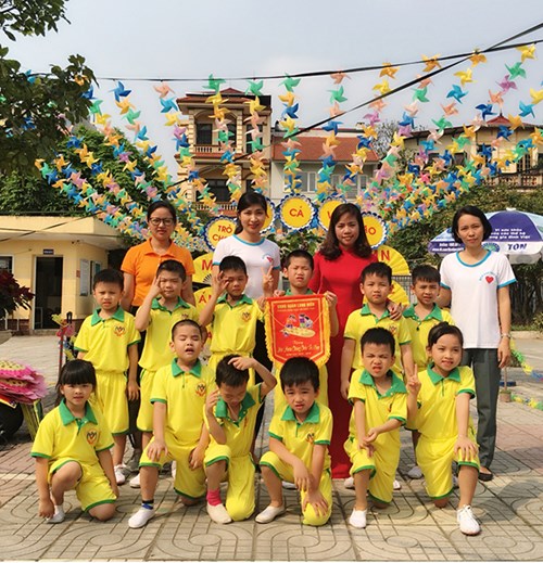 Các bé trường MN Phúc Đồng tự tin vững vàng tham gia Liên hoan “Chúng cháu vui khỏe” cấp Quận - năm học 2018 - 2019.